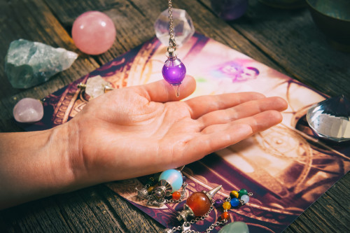 Pendeln zur Unterstützung im Alltag: Foto: © Monika_Wisniewska / shutterstock / #385356202